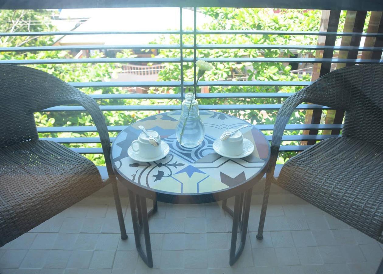 Commander Suites De Boracay Manoc-Manoc Exterior photo