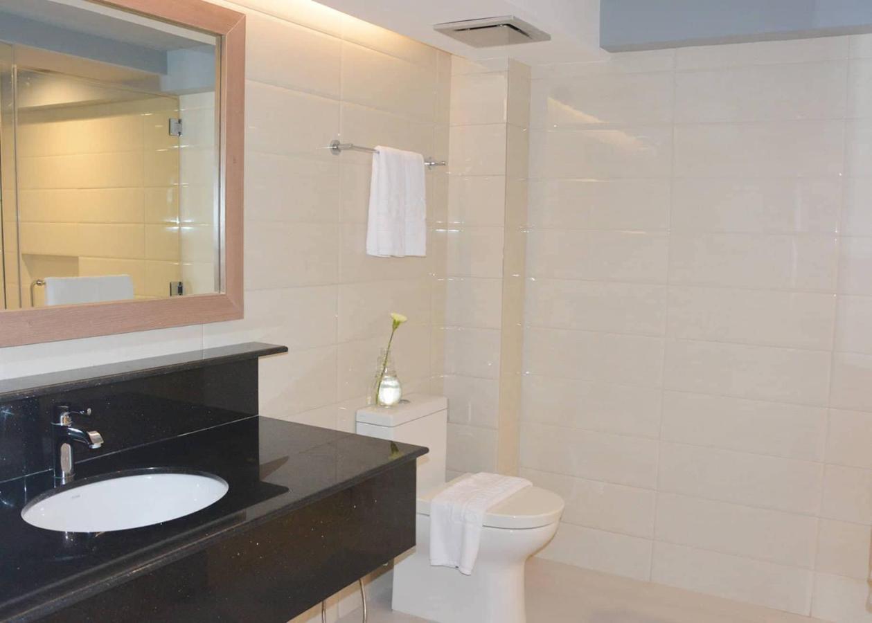 Commander Suites De Boracay Manoc-Manoc Exterior photo